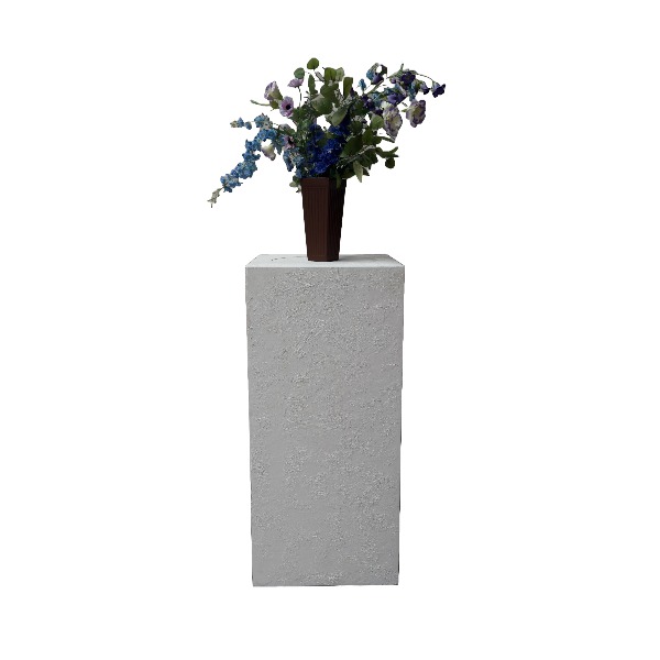 Turning plinth off-white