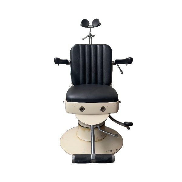 Retro hairdresser chair black, white
