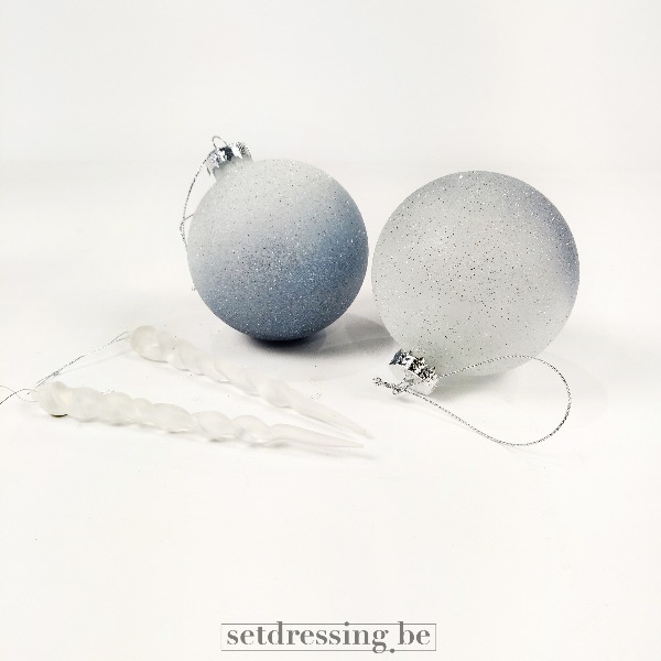 Set kerstballen en ijspegels