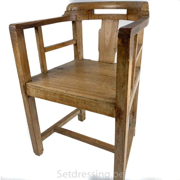Zware  massief houten stoel bruin
