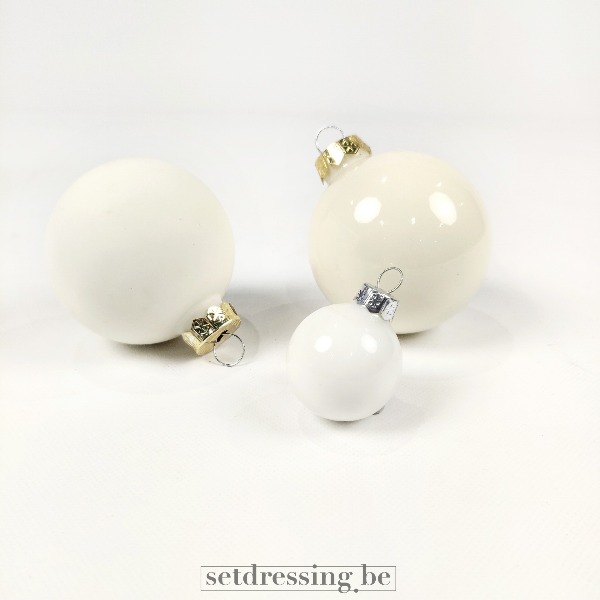 Verzameling kerstballen wit